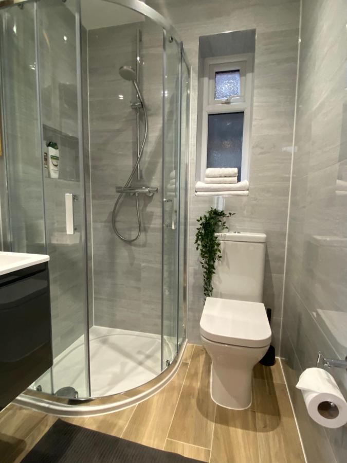 Lovely And Modern Studio Apartment. Borehamwood Exterior foto