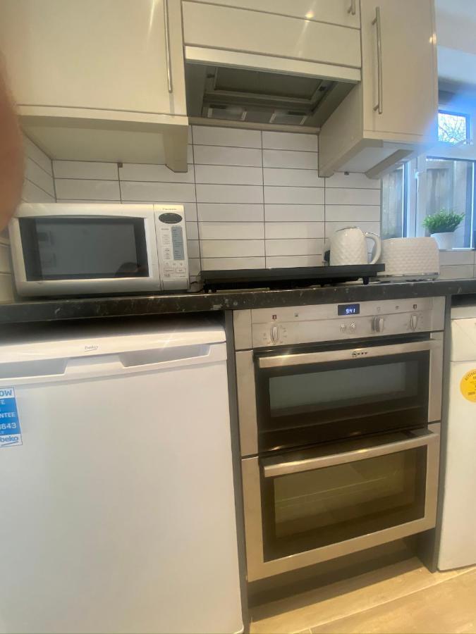 Lovely And Modern Studio Apartment. Borehamwood Exterior foto