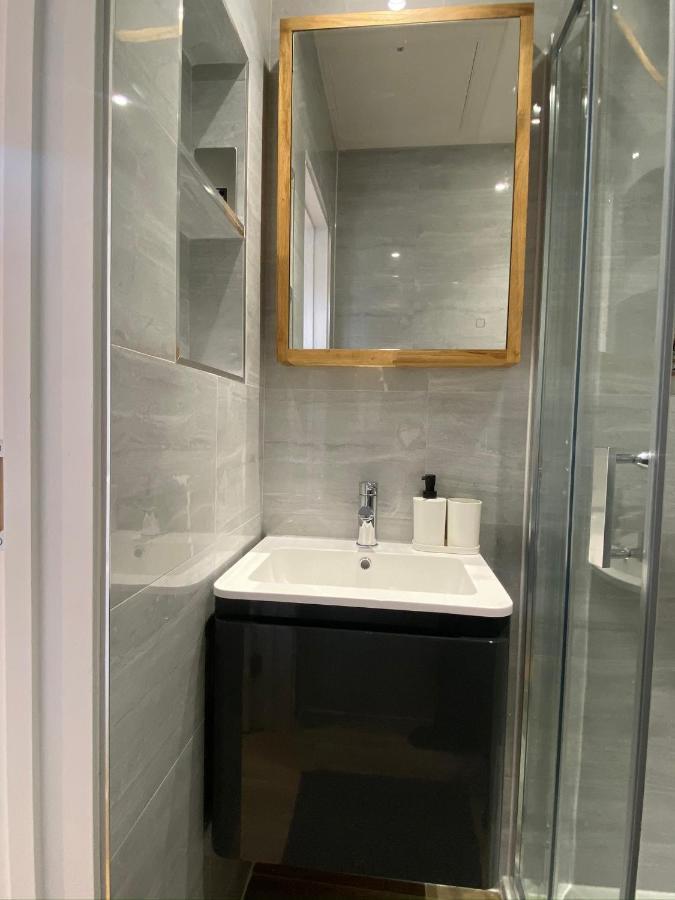 Lovely And Modern Studio Apartment. Borehamwood Exterior foto
